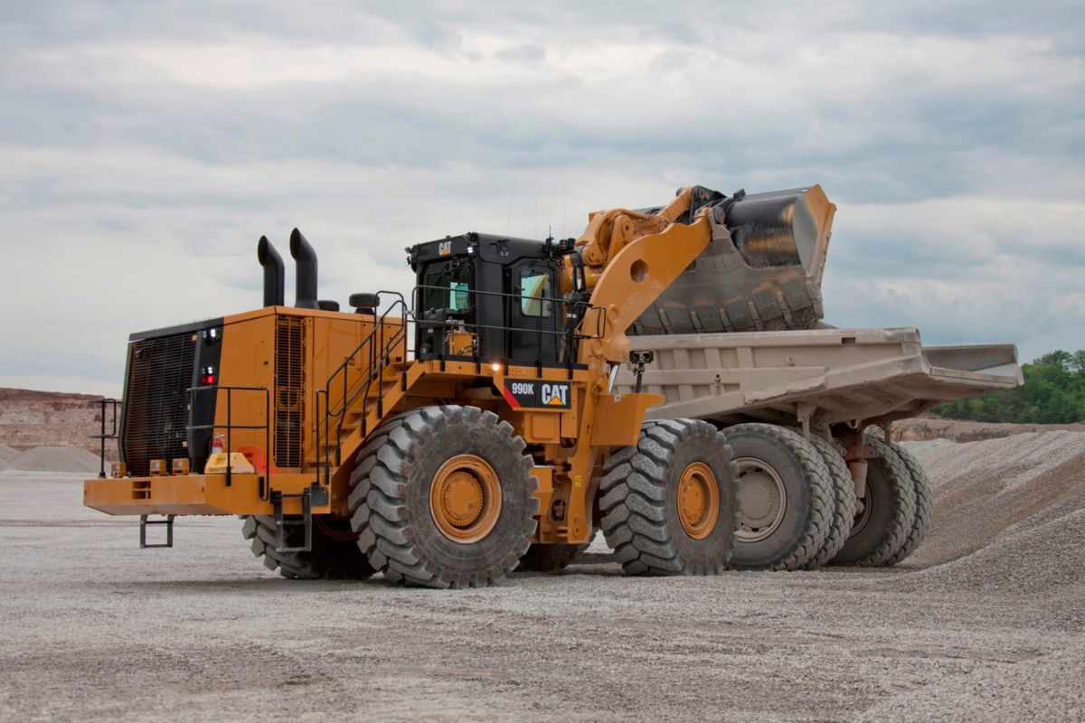 Cat 990K Aggregate Handler.jpg