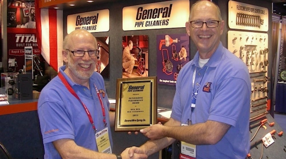 General Pipe Cleaners&rsquo; Marty Silverman, left, presents Outstanding Performance Award to manufacturers&rsquo; rep Rick Beal of Pasadena, Calif.-based Beal Enterprises. (Photo by Michael Roth, RER)