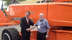 Kardon Kontracts owner Gordon McGruer, right, receives the U.K.&rsquo;s first 185-foot boomlift from JLG&rsquo;s Karel Huijser.