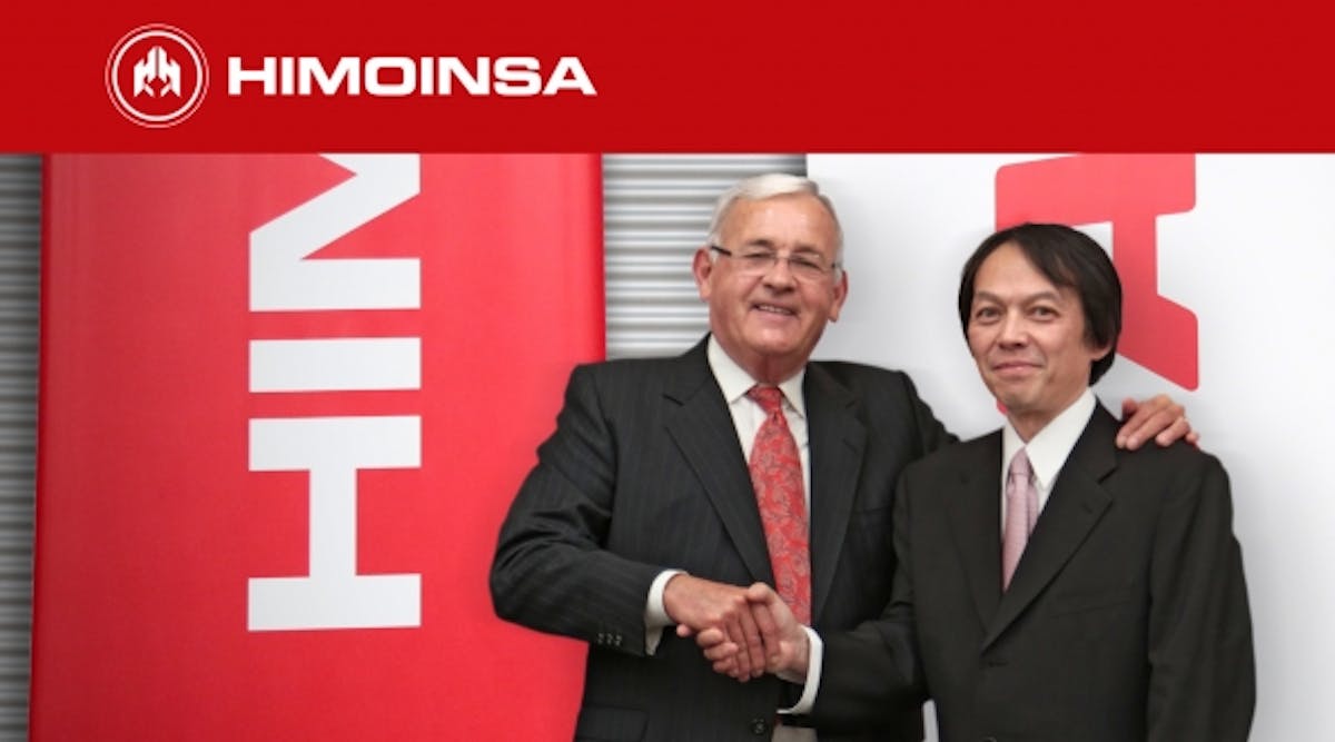 Himoinsa president Francisco Gracia and Yanmar executive Takehito Yamaoka celebrate the agreement between the companies.