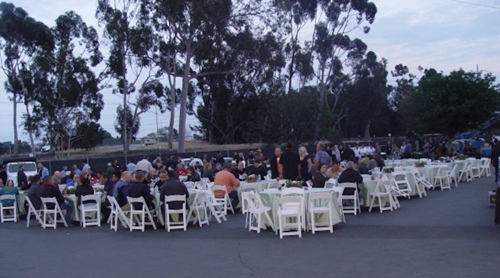 CRA and ARA members sit down to dinner at the joint association meeting in Long Beach.
