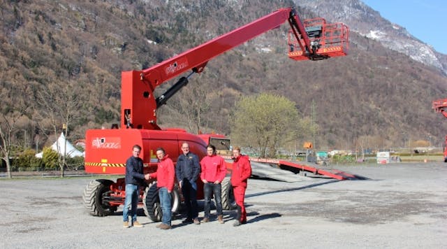 Riwal delivers the 28-meter boomlift. From left: Dustin Keizer, account manager Riwal; Francis Richard, owner Arnace; Nico den Ouden, technical specialist Riwal; Remy Loic, manager airnace, and Richard Mathieu, an Airnace employee.