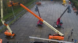 The JLG 1200SJP units, converted from diesel to electric power, feature a 38-meter working height and 23-meter horizontal outreach.