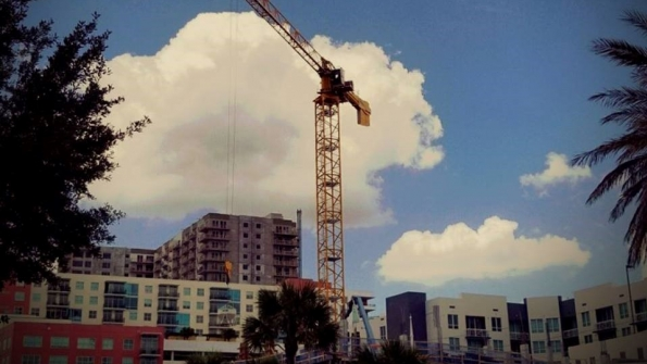 A Sims Crane Potain 389 in at work in Tampa