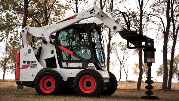 A Bobcat S570 skidsteer loader at work