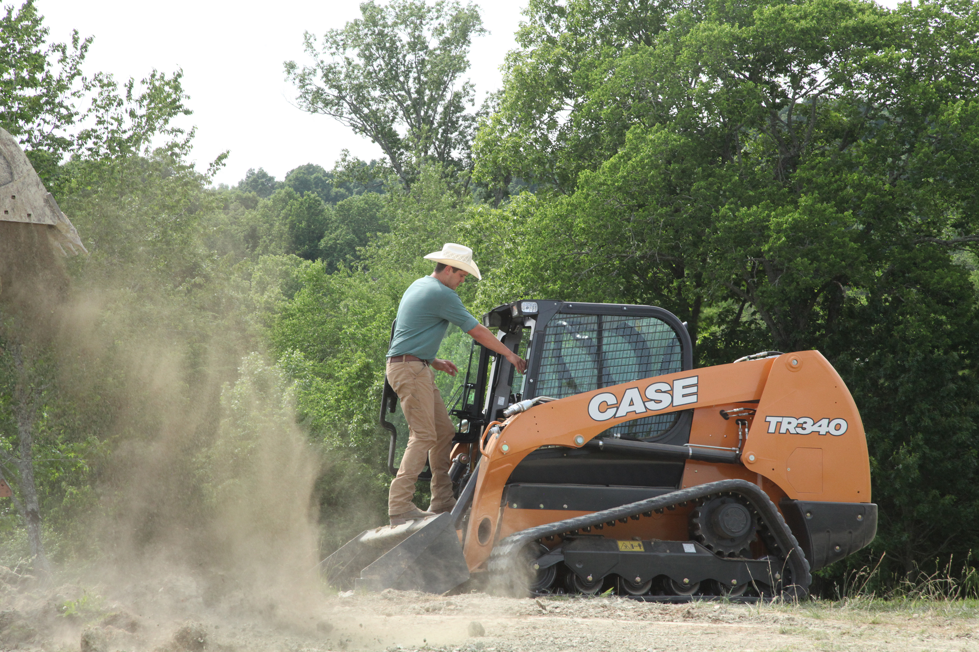 Case Jon_Pardi_Entering_Machine.JPG