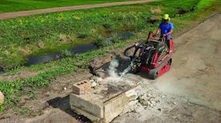 Toro Dingo hydraulic breaker