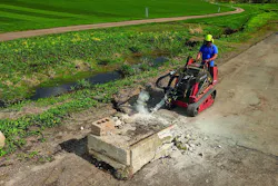 Toro Dingo hydraulic breaker Toro Dingo hydraulic breaker