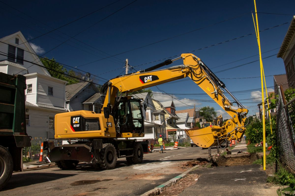Cat Wheeled Excavator 10617127.jpg