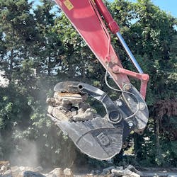 Werk-Brau’s Hydra-clamp bucket Werk-Brau’s Hydra-clamp bucket