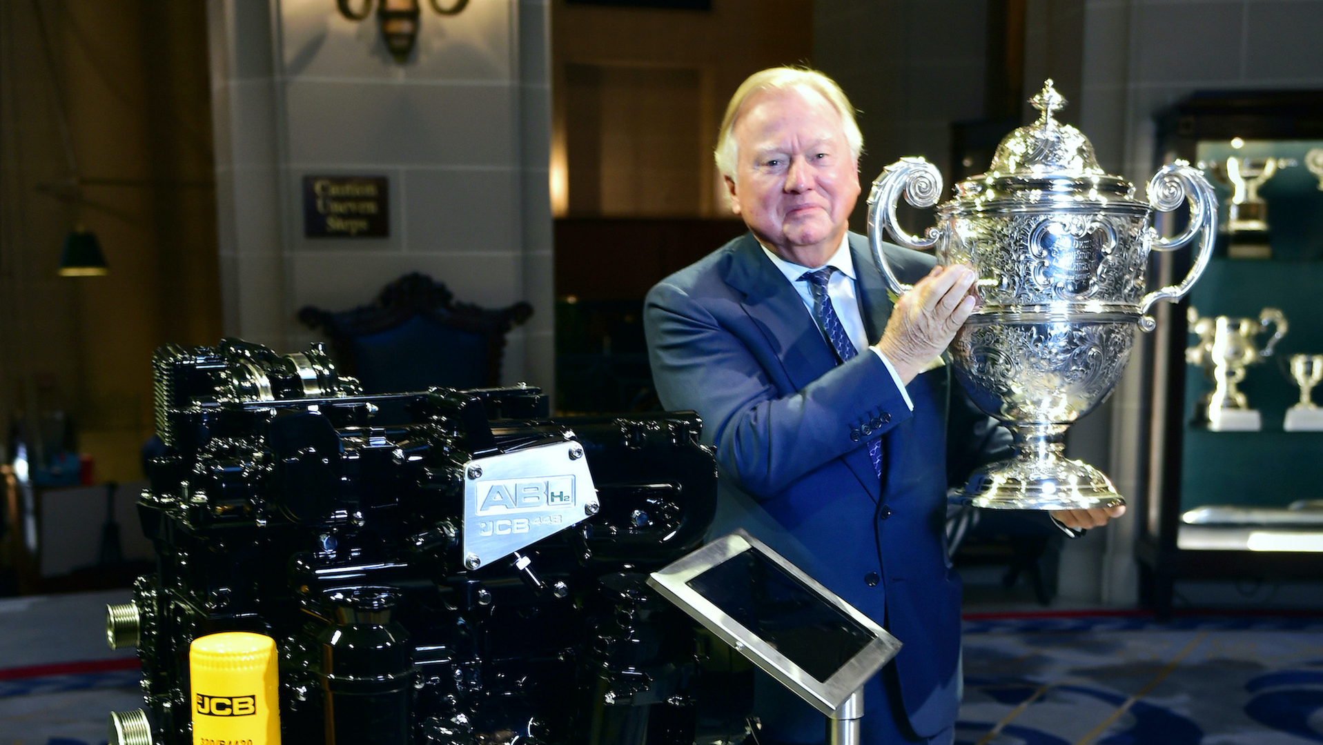 Jcb Lord Bamford Pictured With The Dewar Trophy 21