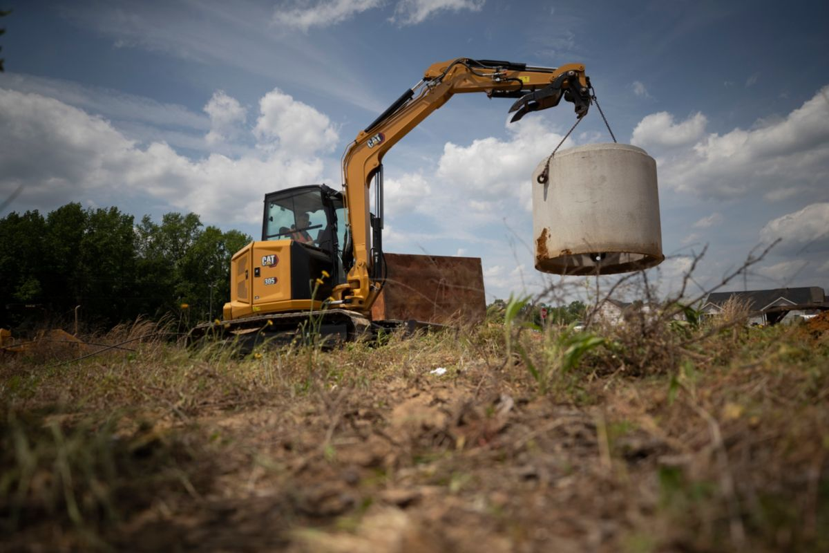 Cat 304 and 5-tonne Cat 305 CR next generation mini hydraulic excavators
