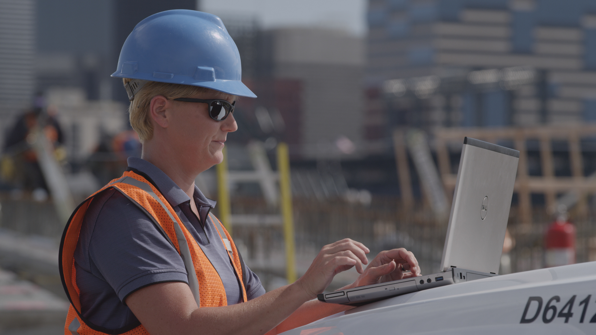 Uri Laptop On Construction Site 6236638e9418b