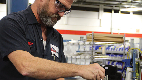 Cnh Reman Michael Hayden Installing Push Rods Springfield Mo Mr 22