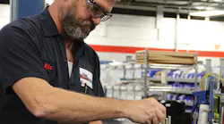 Cnh Reman Michael Hayden Installing Push Rods Springfield Mo Mr 22