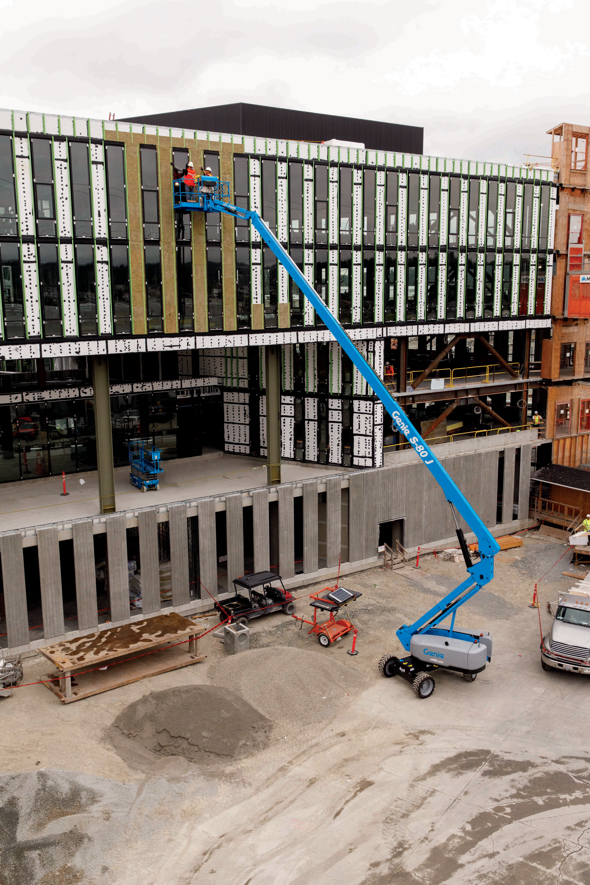 Thanks To Its Extremely Low Machine Weight, The S 80 J Has Low Ground Pressure For A Machine Of This Class Size Its Low Weight Also Allows The S 80 J To Be Equipped With The Exclusive Genie 4 Point Tra X System