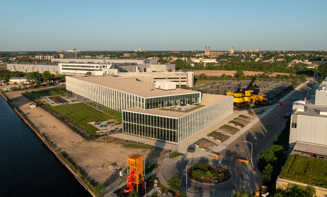 Komatsu Milwaukee Manufacturing Facility