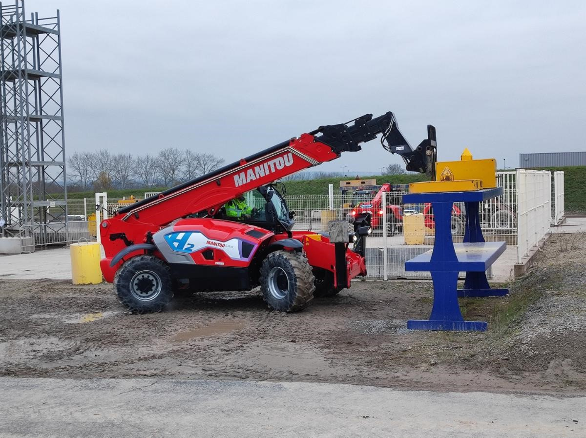 Manitou Hydrogen Telehandler Prototype 2022 639533e04e5a8