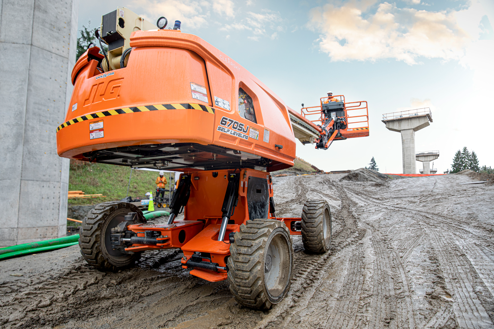 The 670 Sj&rsquo;s Self Leveling Technology Is Designed To Adjust The Boom Lift&rsquo;s Chassis To The Ground Conditions &mdash; Rather Than Having To Adjust The Ground Conditions To The Machine