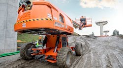 The 670SJ’s self-leveling technology is designed to adjust the boom lift’s chassis to the ground conditions — rather than having to adjust the ground conditions to the machine. The 670SJ’s self-leveling technology is designed to adjust the boom lift’s chassis to the ground conditions — rather than having to adjust the ground conditions to the machine.