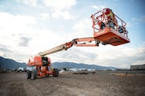 The 670SJ’s self-leveling technology is designed to adjust the boom lift’s chassis to the ground conditions — rather than having to adjust the ground conditions to the machine.