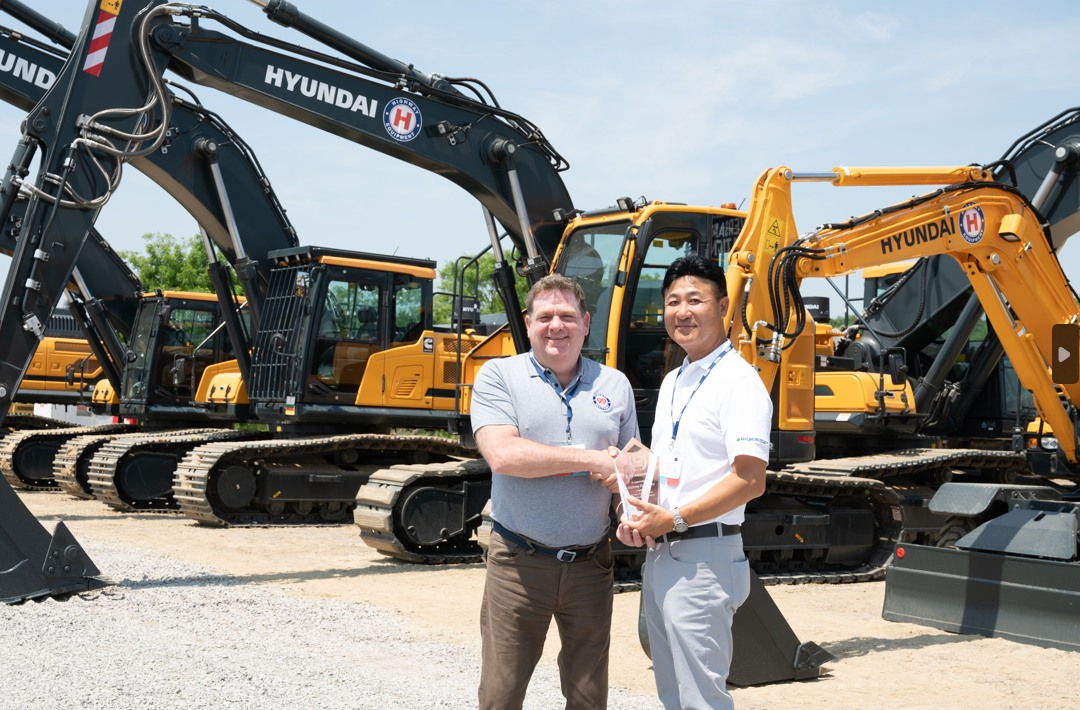 Highway Equipment Dealer Photo With Stan Park Of Hyundai 64a223ac9763c