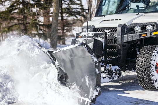 https://img.rermag.com/files/base/ebm/rermag/image/2023/12/65820a59f2856b001e5c2927-bobcat_utility_vehicle_and_snow_blade_dec_23.png?auto=format%2Ccompress&w=320