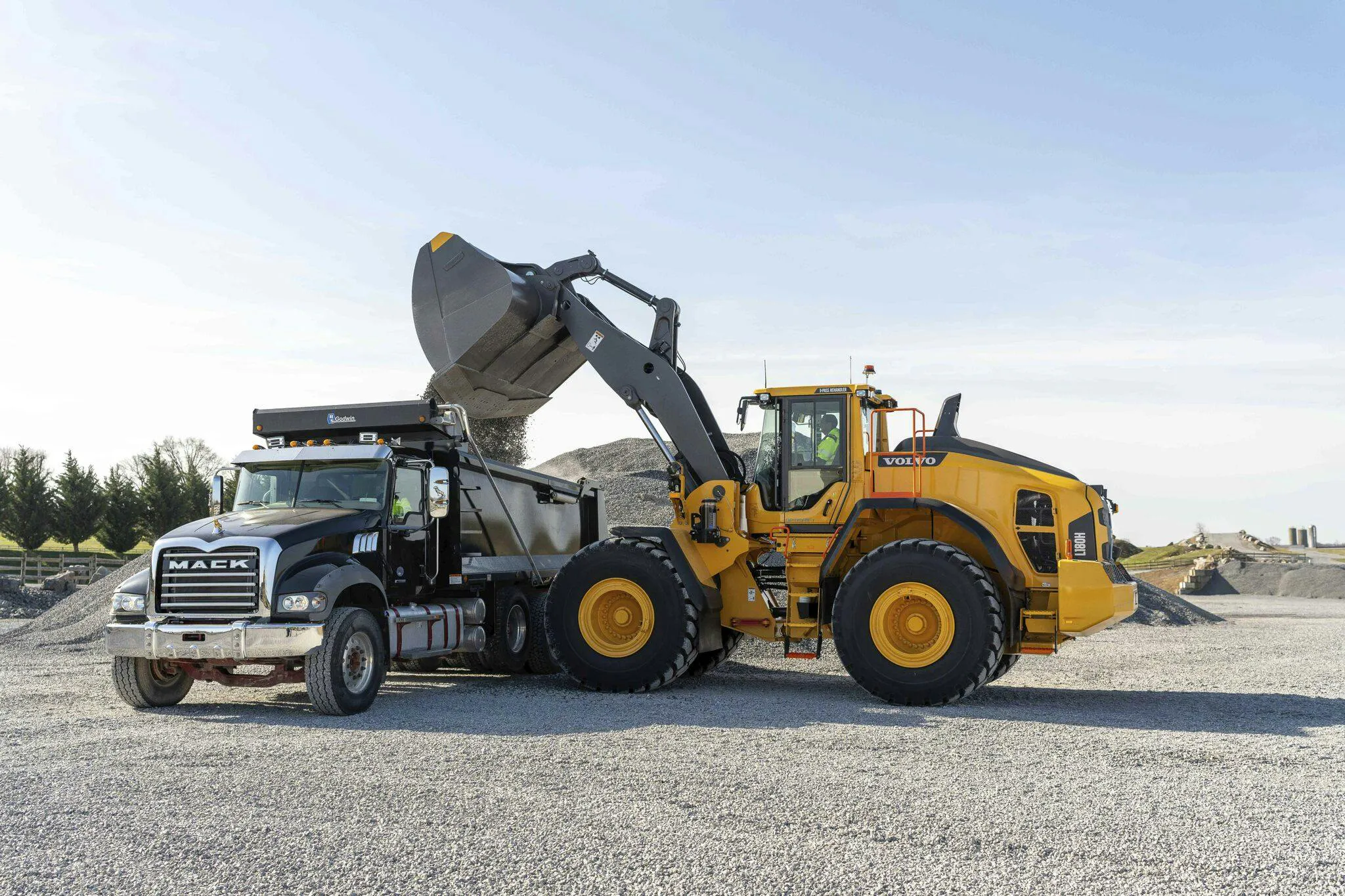 Volvo CE Adapts Popular L180H Wheel Loader for Three-Pass Rehandling - Vimarsana News