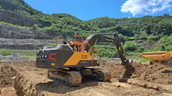 volvo_excavator_ec230_2024