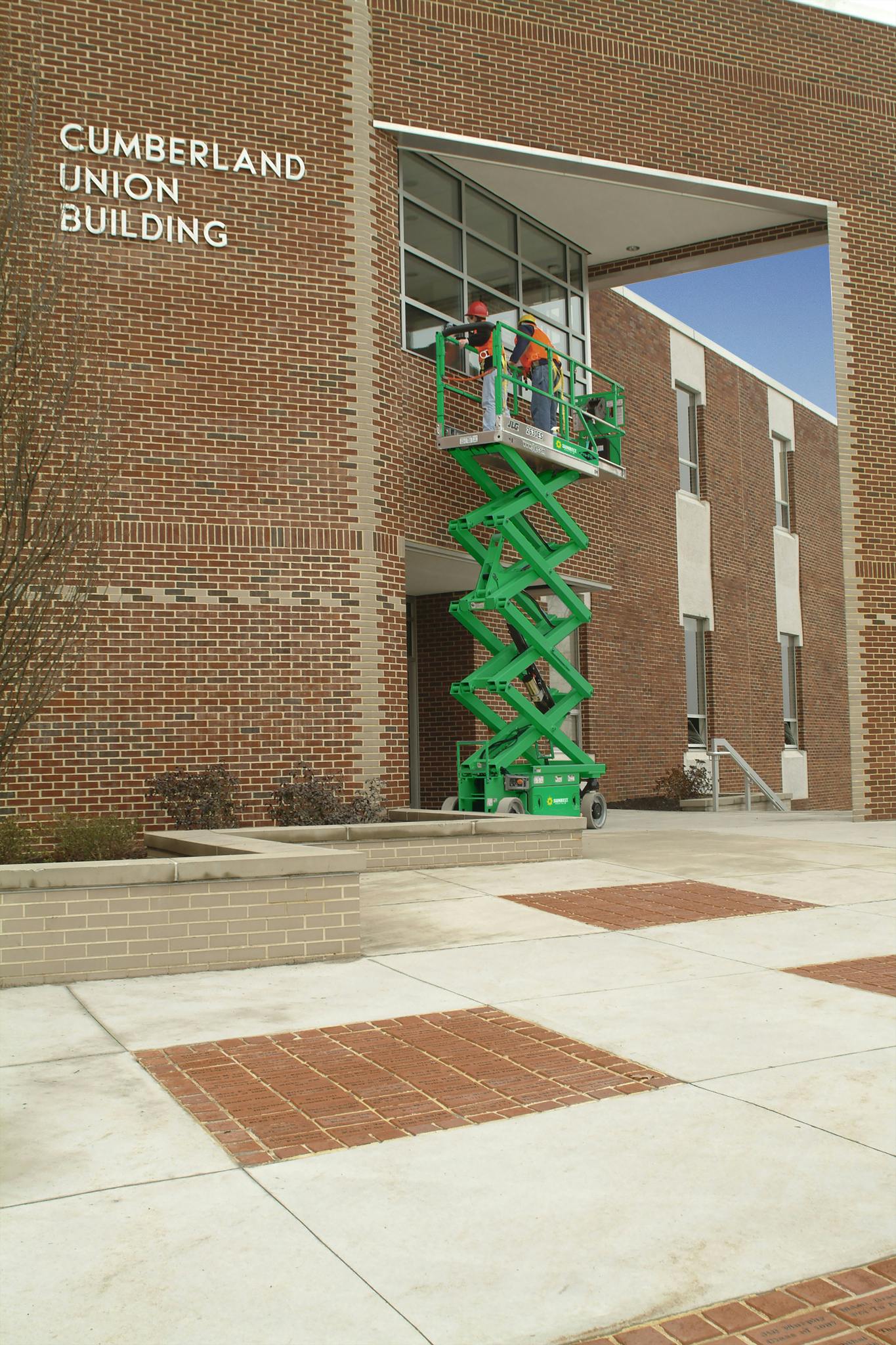 675caa3931a1a23bd66c8ad5 Sunbelt Rentals Scissorlift Painting 2021