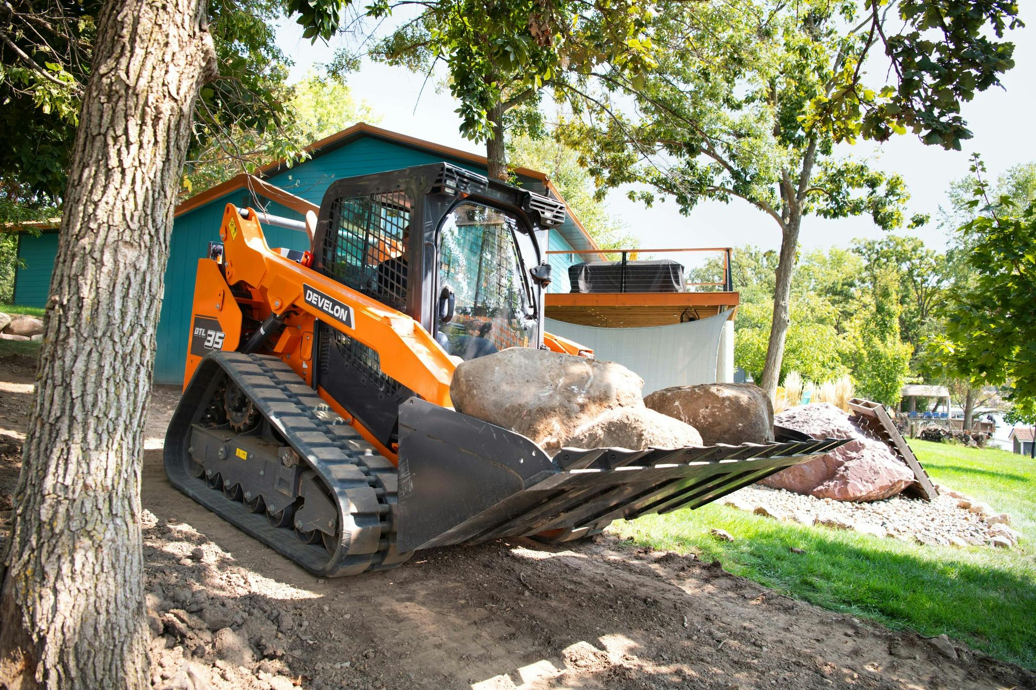 67b4127537fbb271a2611649 Develon Compact Track Loader 225