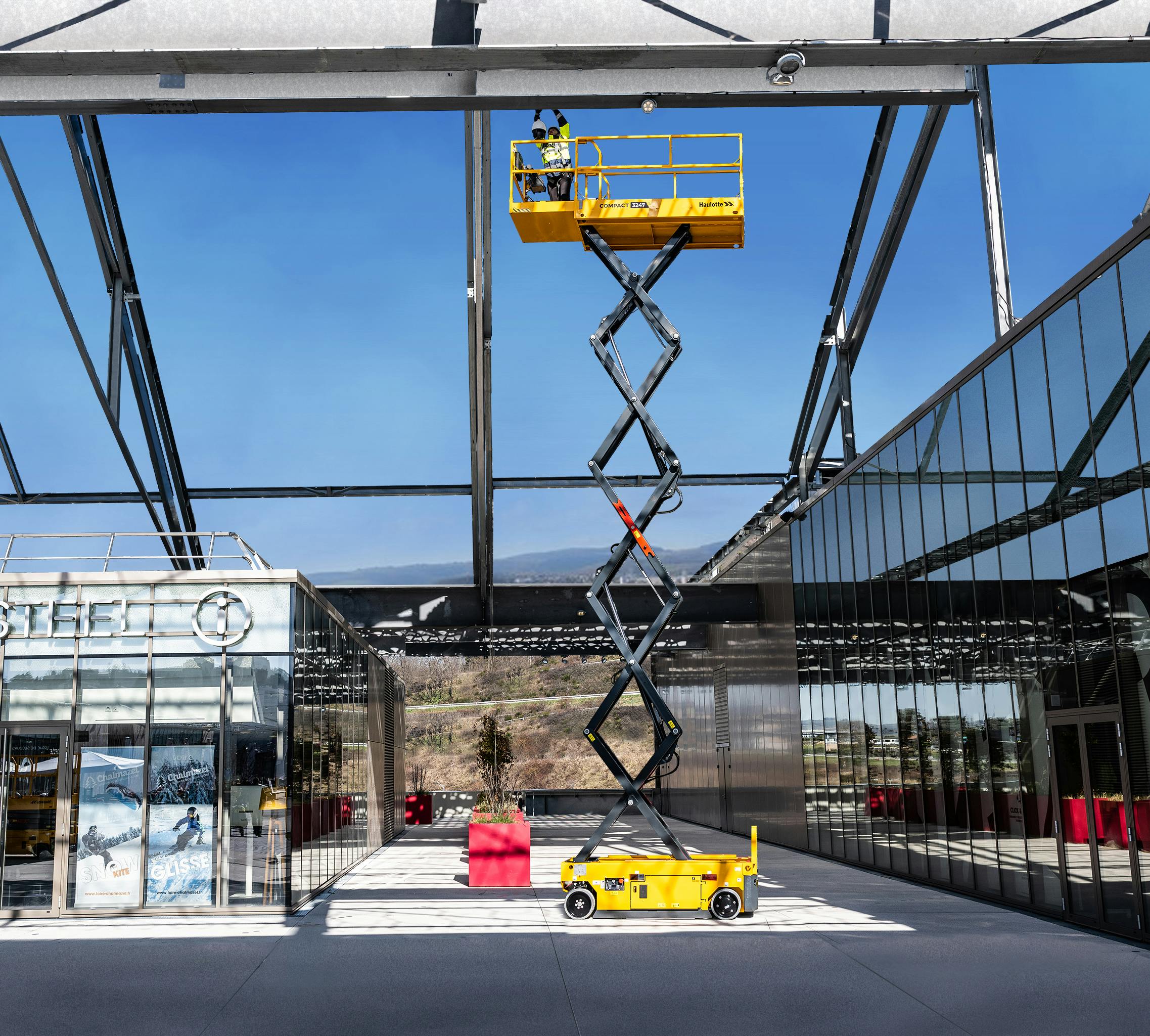 67db40f0ce455c19655a6c56 Haulotte Compact 3247 E 9 233