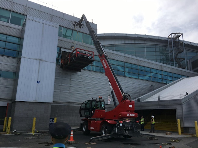 680025c9b0b443b71827bafd Magni Lifting Car Stadium Horiz