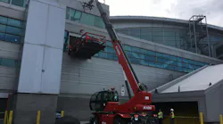 magni_lifting_car_stadium_horiz