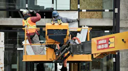 finning_2022_expectations_3_placing_glass