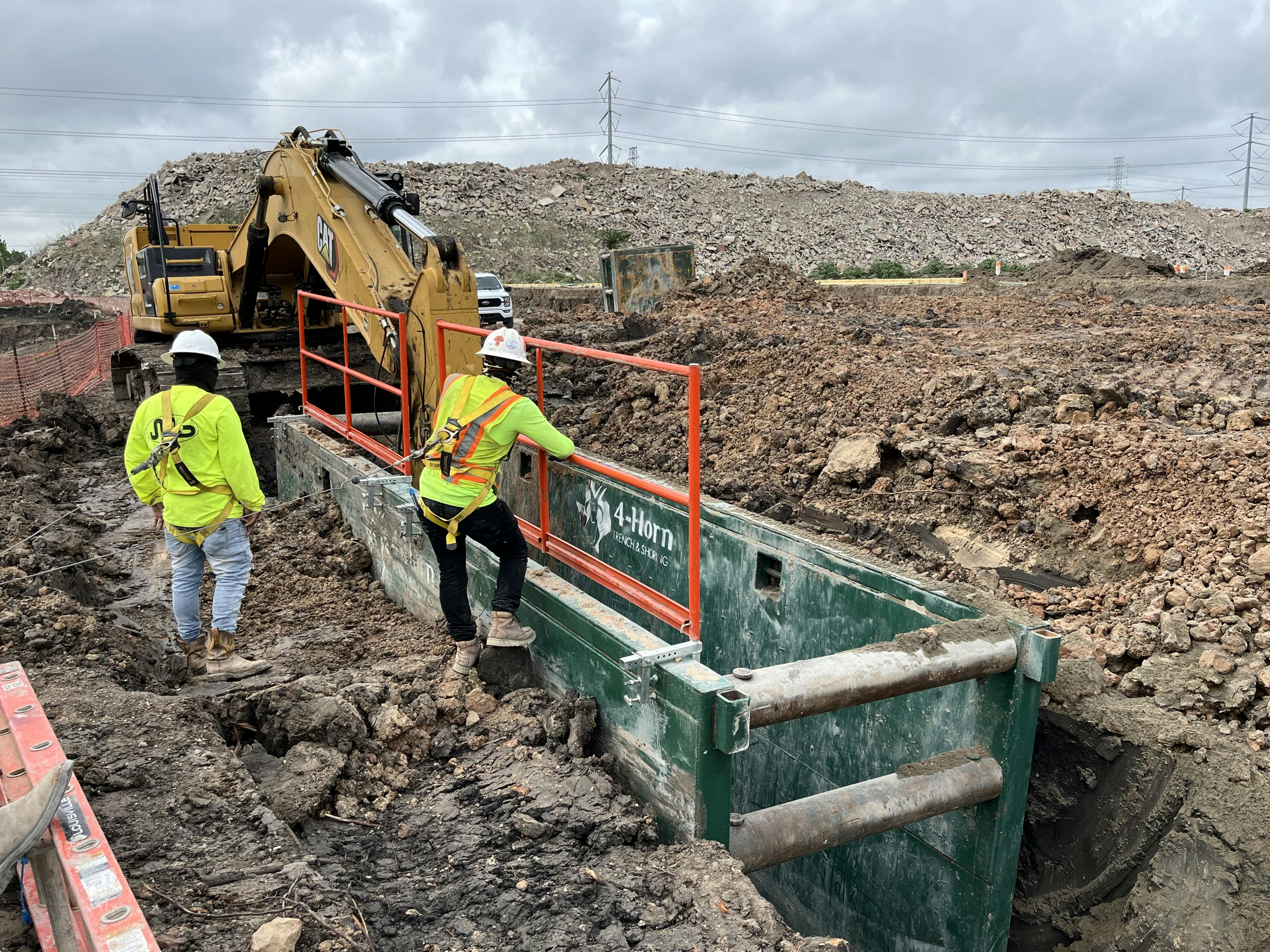 688797d0bcda5eb575cdc535 4horn Trench Shoring Job Site 1 725