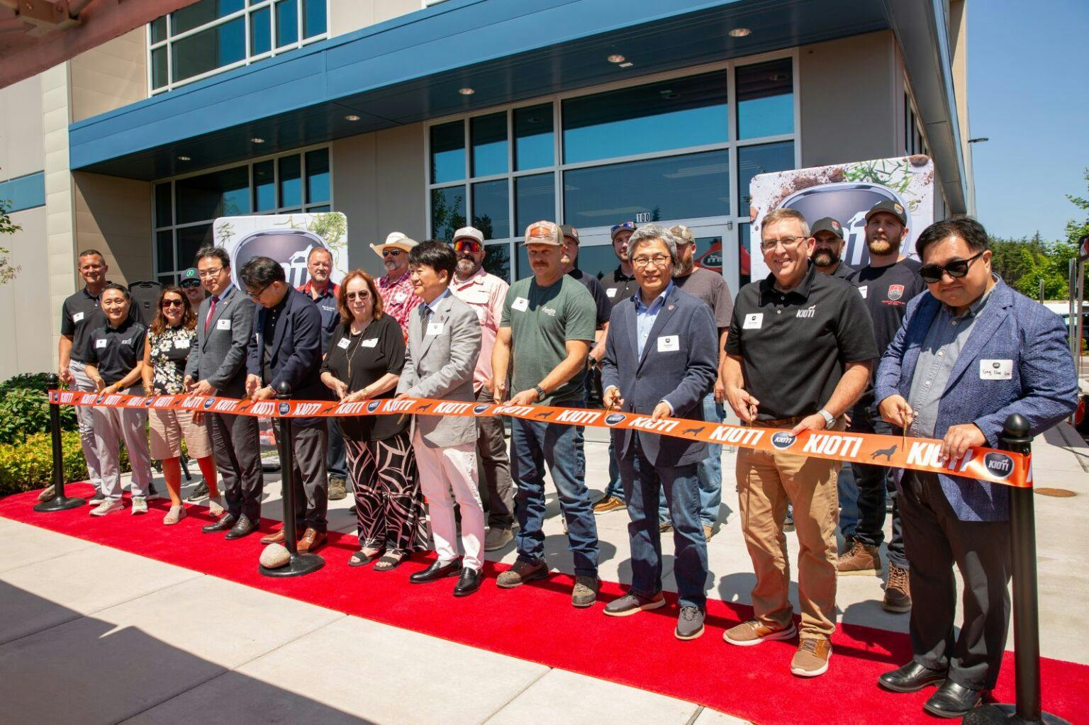 68903c862f60549ffca3ced9 Kioti Tumwater Ribbon Cutting 725