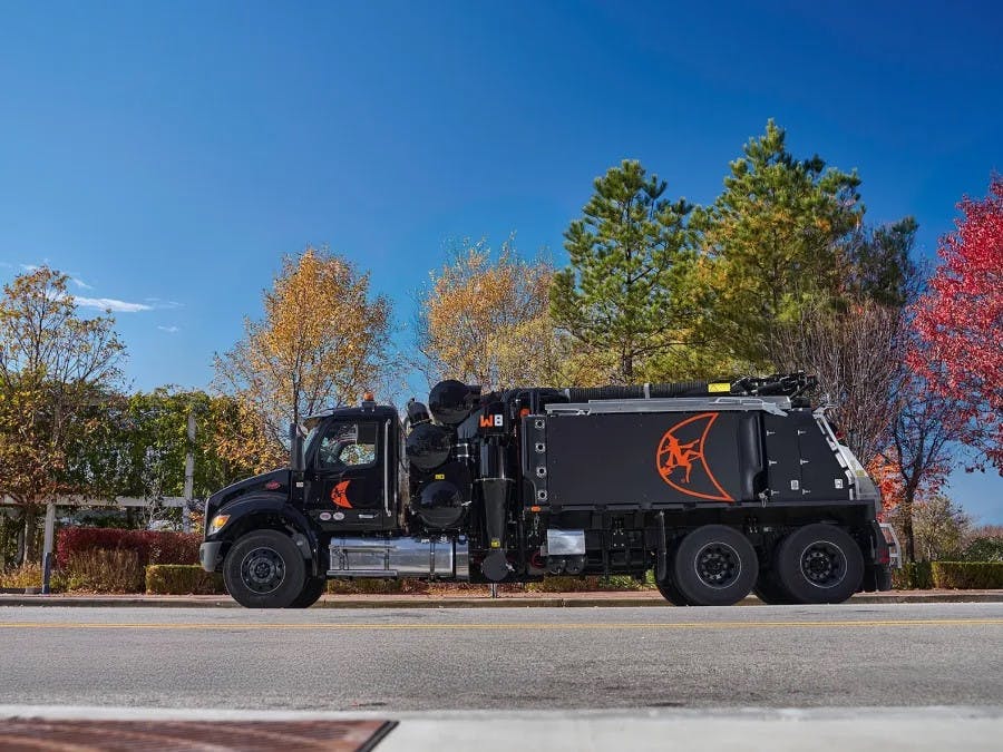 ditch_witch_w8_truck_vac_225