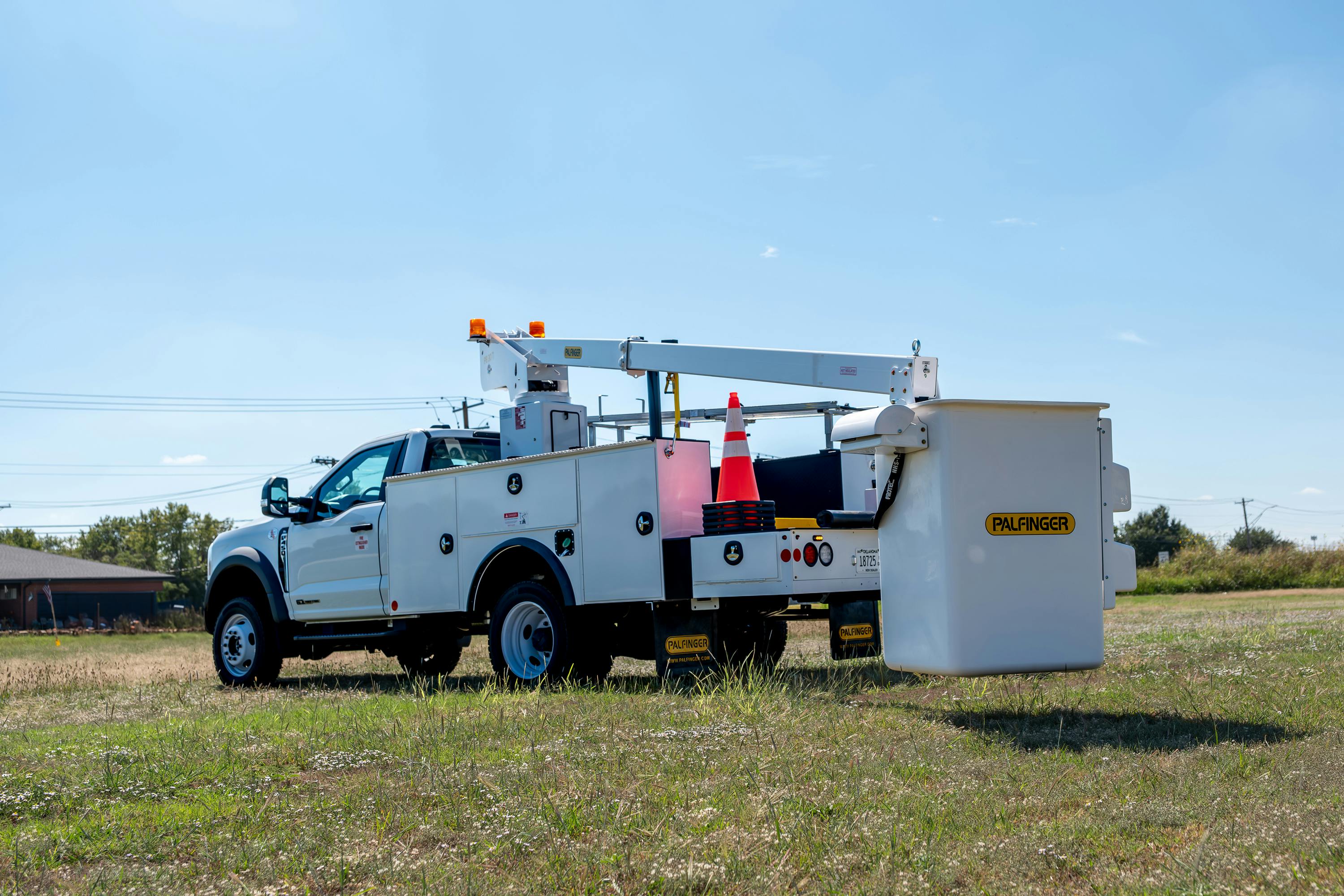 68f84f5ba03a8e034f414997 Palfinger Pb30tbuckettruck2 1025