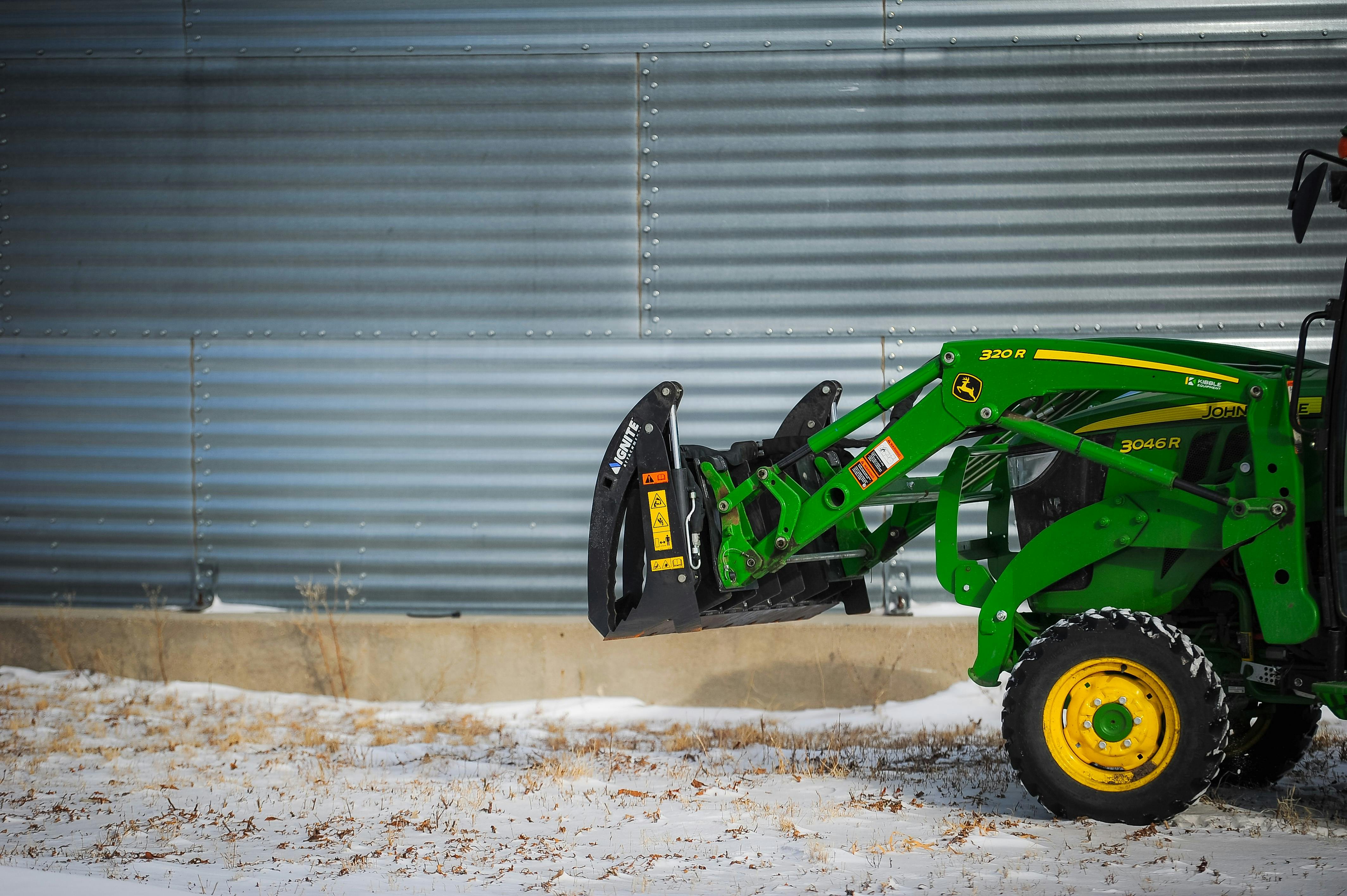 691e9d20ebba210667843f1c Ignite Compact Tractor Grapple Hook And Pin 525