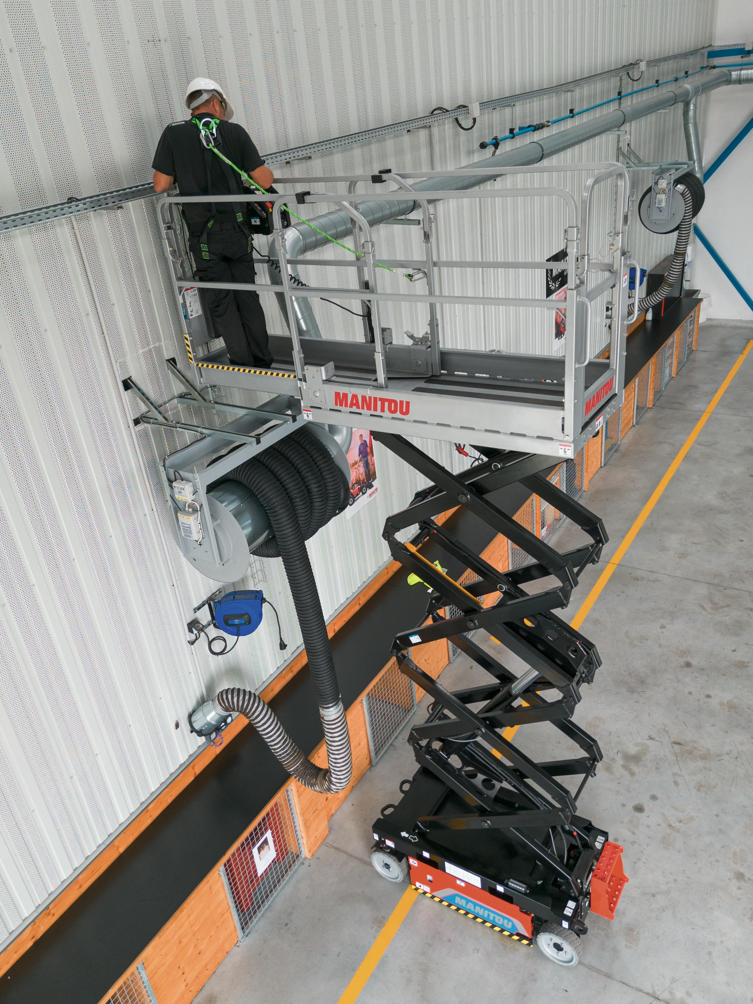 69841ef4af7254b346c4f6f5 Manitou Scissorlift 1932 225