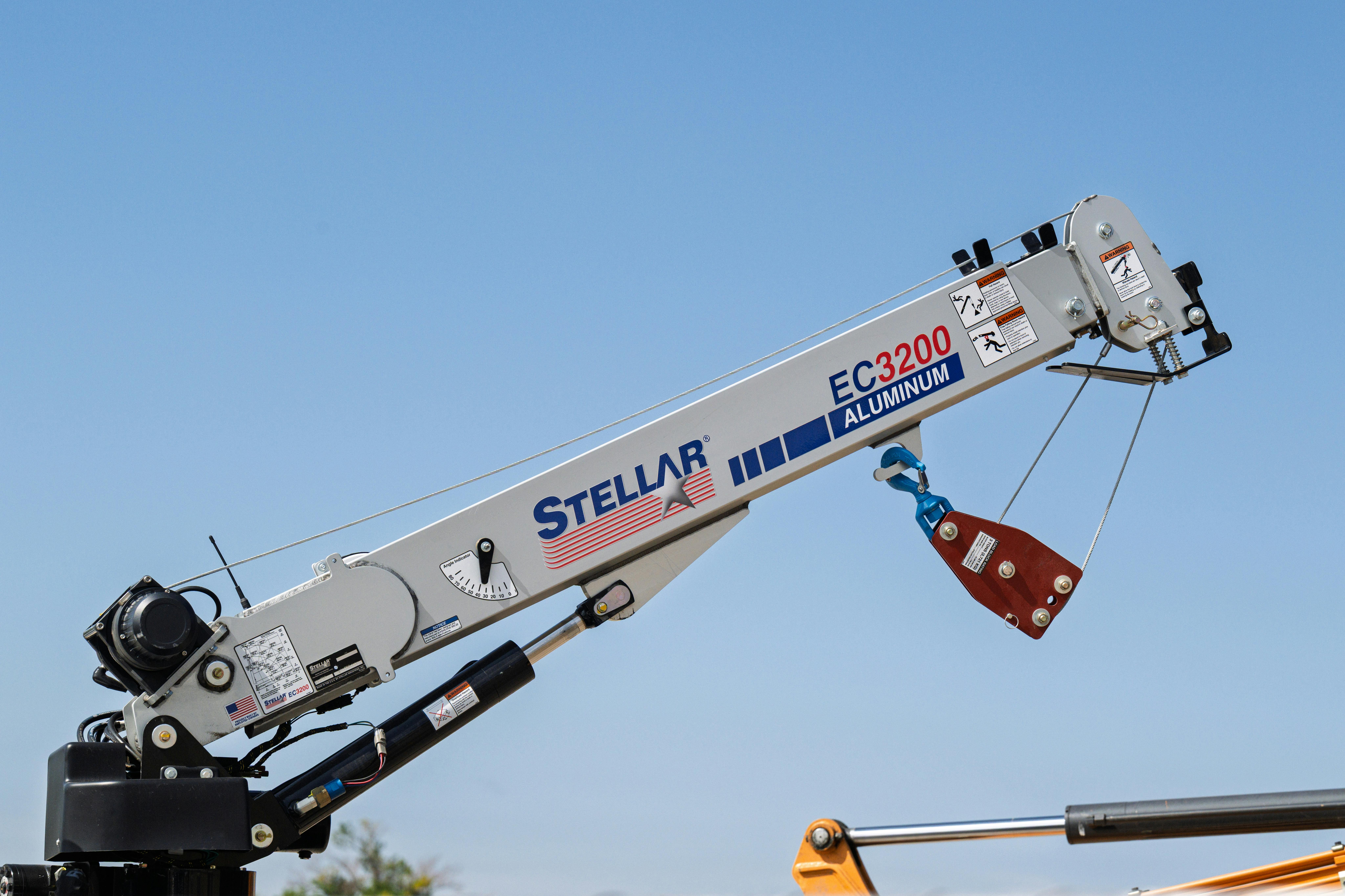 Stellar's EC3200 electric service crane features a nested boom design.
