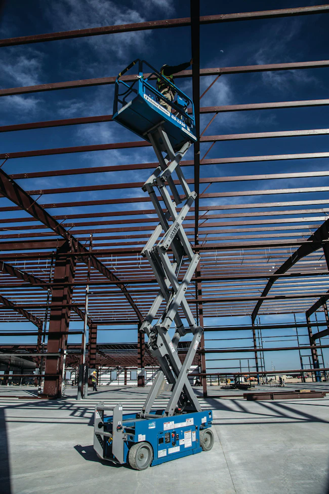 69e993420793bc98bbfa8ba1 Uri 2020 Scissorlift At Work