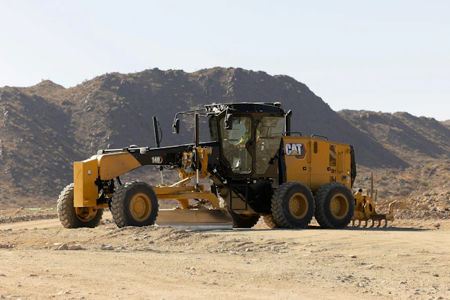 69f6736fe02dc4d00bcc26fb Cat 140 Motor Grader 126