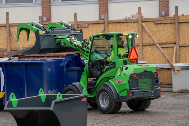 6a6035bef690656543b997a2 Avant Techno Demolitionbucketstonecollectingbucket