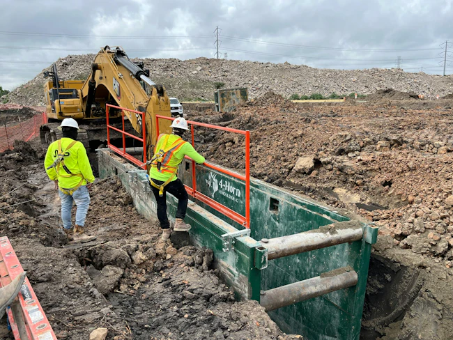 6a86189a0e77ea04ef0eb662 4horn Trench Shoring Job Site 1 825