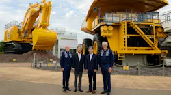 From left: Peter Kenyon, Board Adviser, Atlassian Williams F1 Team; Matthew Savage, Chairman, Atlassian Williams F1 Team; Takuya Imayoshi, President and CEO, Komatsu Ltd.; and Yasuji Nishiura, Senior Executive Officer, Komatsu Ltd., at the partnership extension signing ceremony Sept. 2 in Komatsu City, Japan.