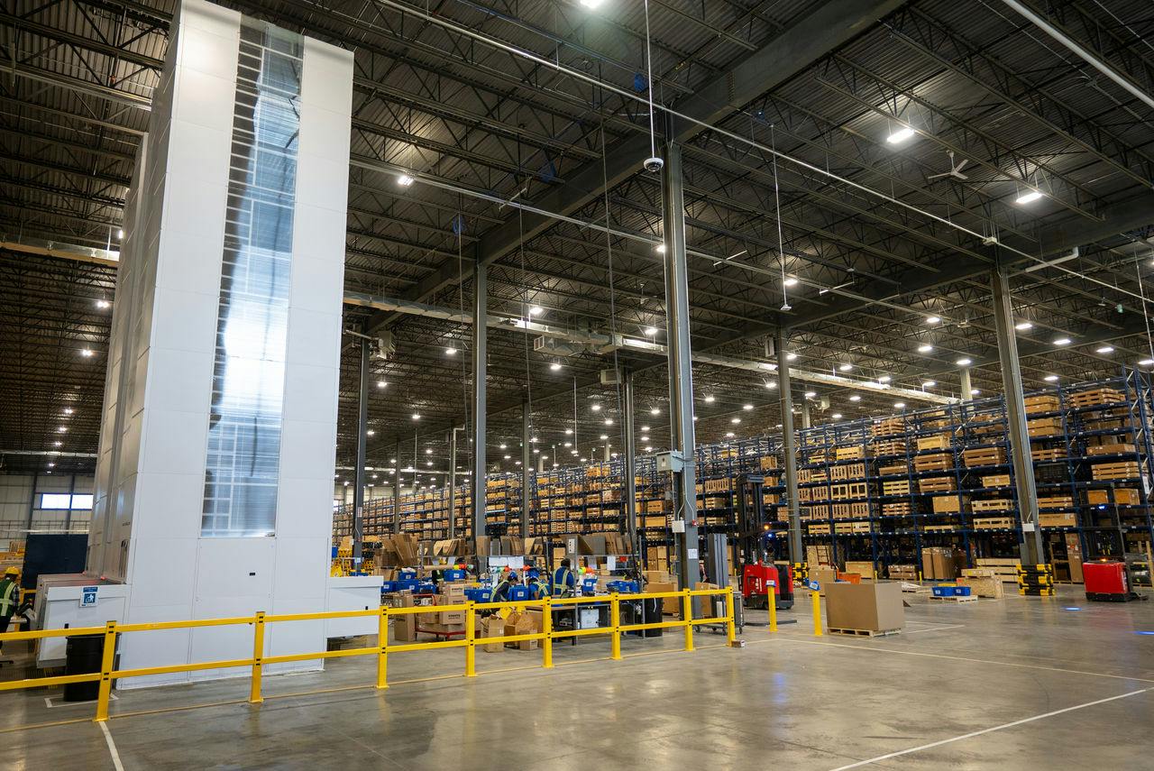 komatsu_edmonton_stunning_parts_distribution_cente