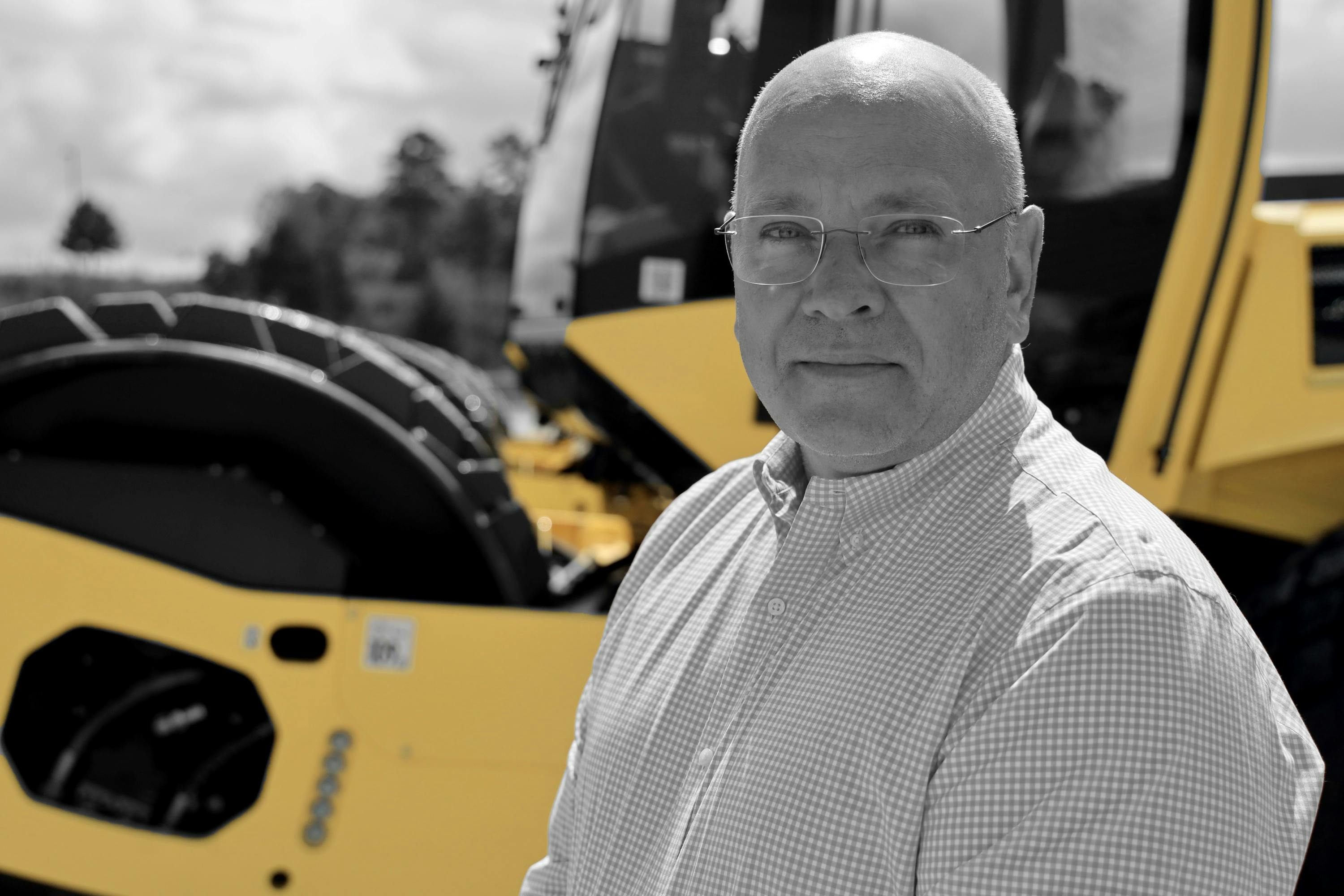 6abf2f1434f7846171e3170e Bomag David Madden Release 926